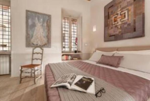 Sophisticated Near Navona Square Apartment Rome