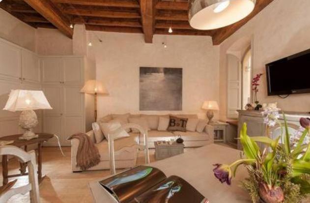 Sophisticated Near Navona Square Rome